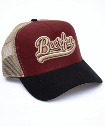 Boné Trucker frontal na cor vinho e escrito Beerfan traseira na cor amarela com tela