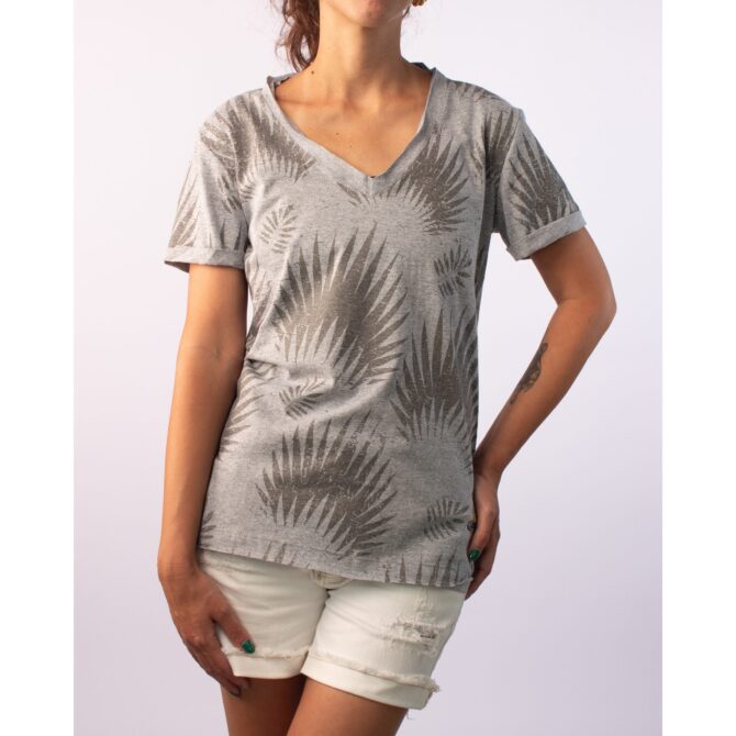 Camiseta Loose V Folhagem Feminina Corona Cinza