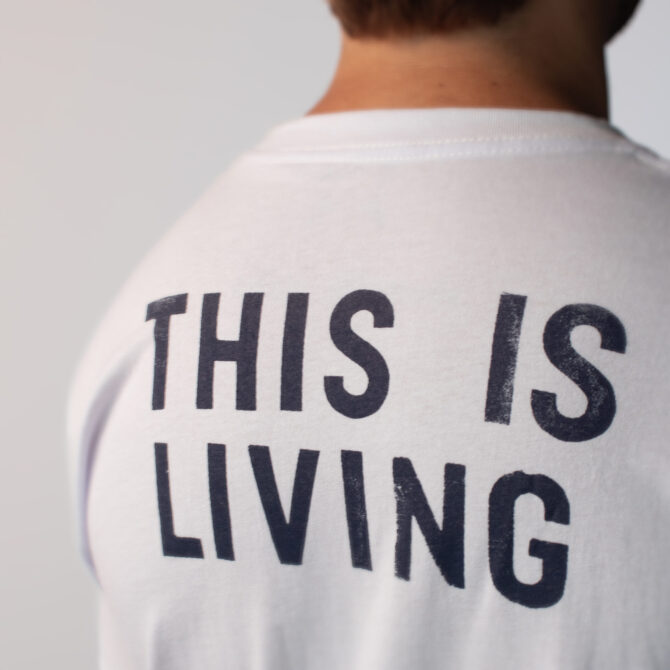CAMISETA THIS IS LIVING CORONA MASC. G.E. BRANCO
